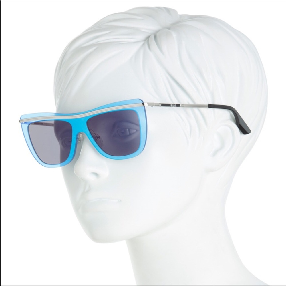 🌟Authentic Alexander McQueen Sunglasses w/case🌟